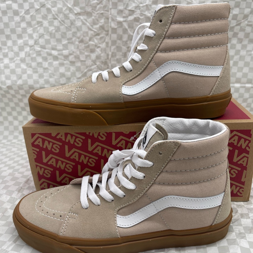 Vans WMNS Sk8-Hi
Humus/Gum Hi Top Sneakers 
VN0A38GEVS8 i in Tan and White